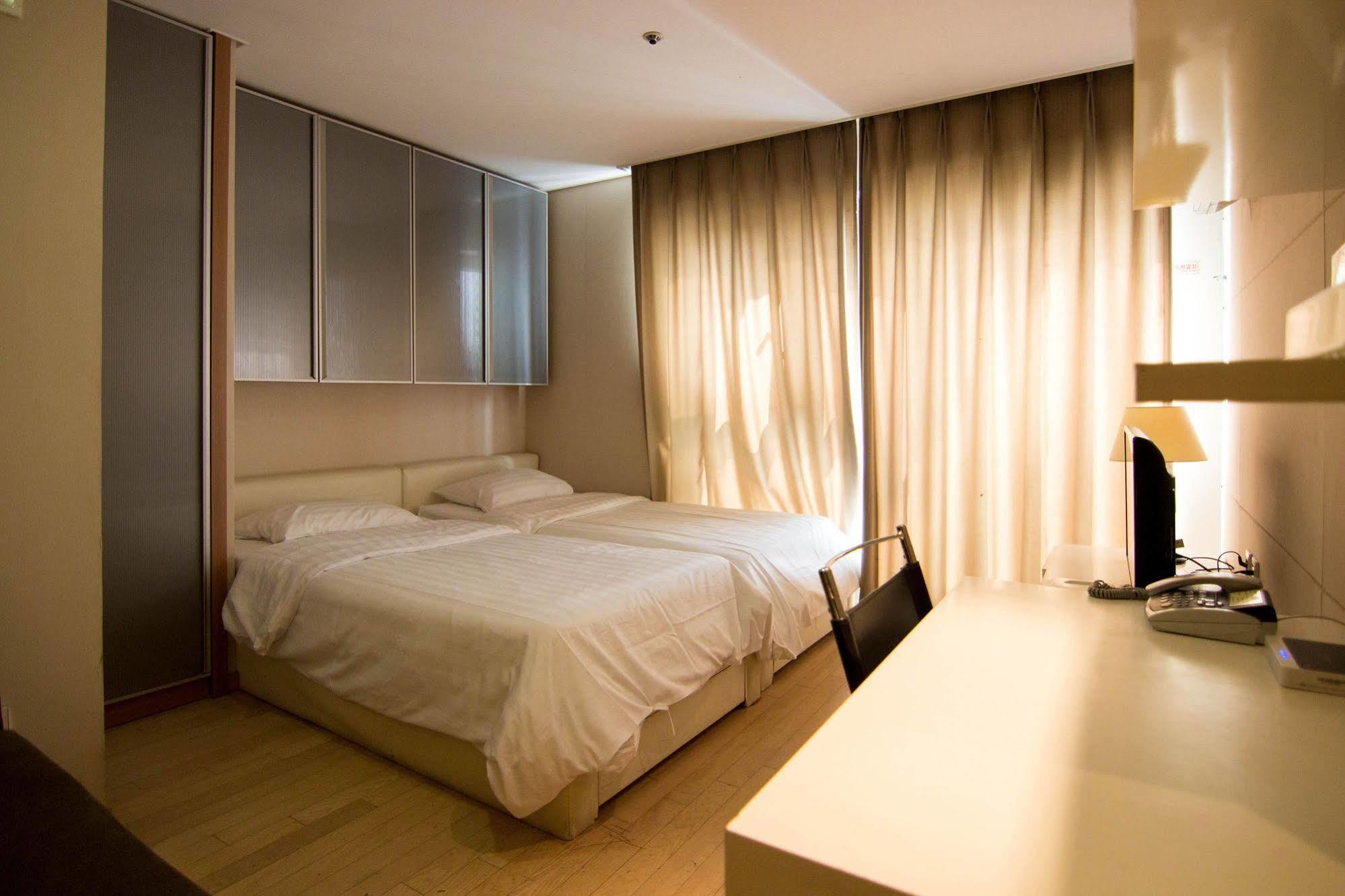 Casaville Residence Shinchon * Seoul