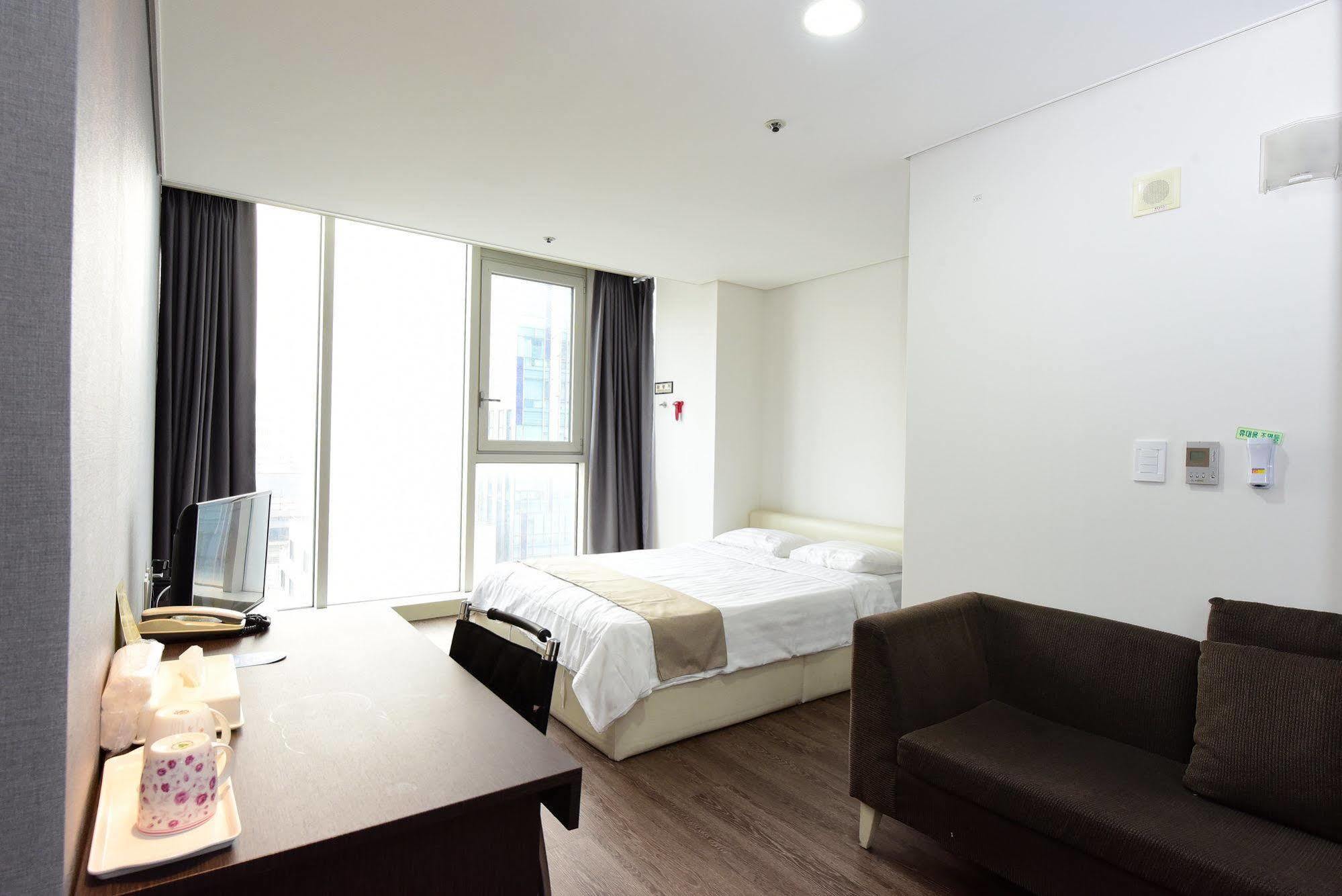Apartment Casaville Residence Shinchon