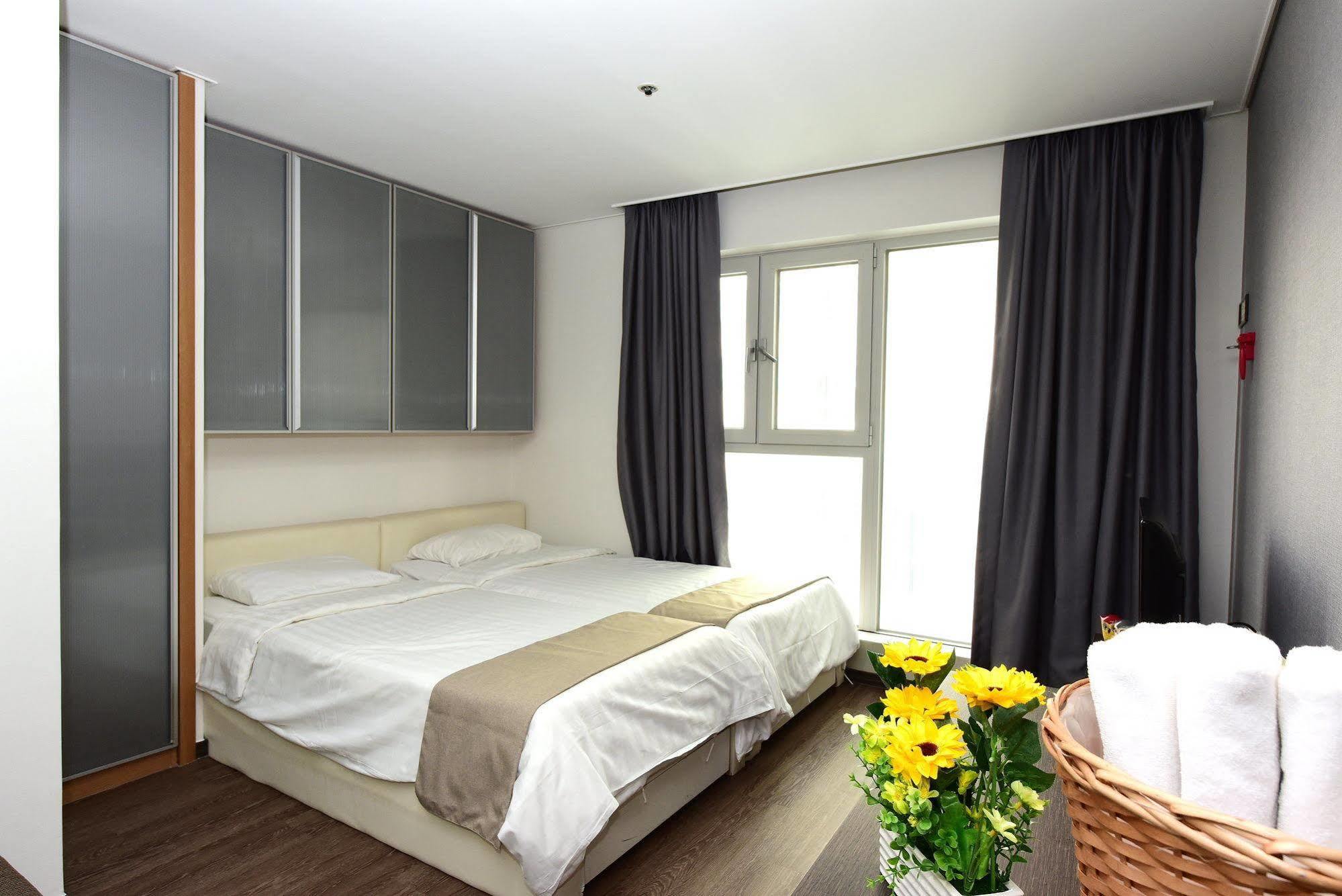 Apartment Casaville Residence Shinchon Seoul